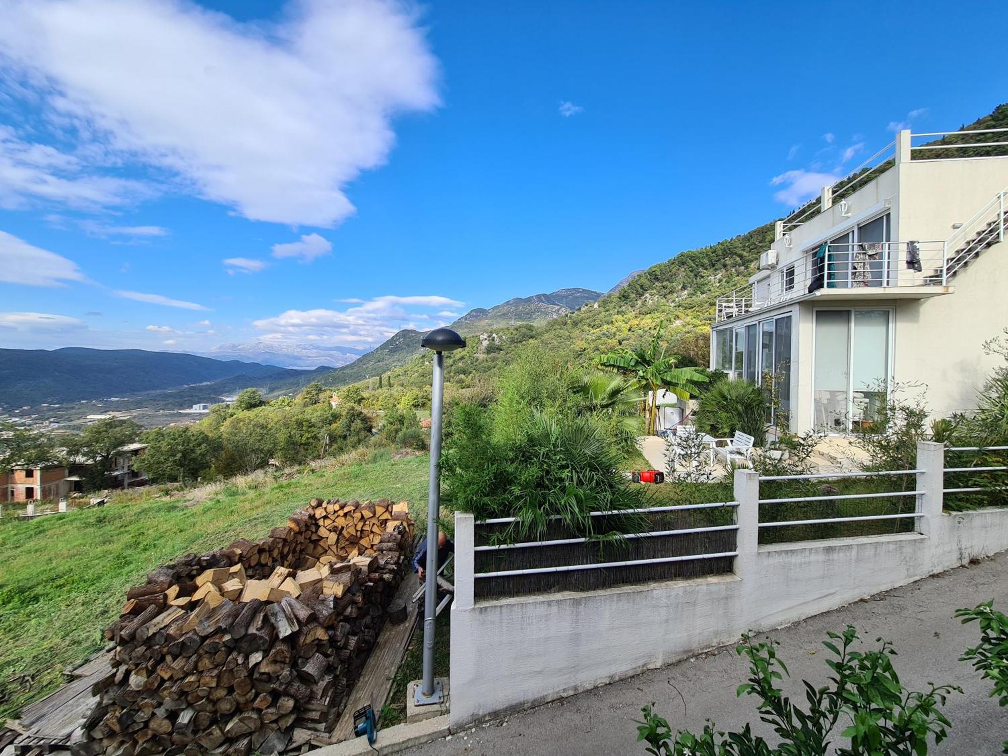 Deloik Ante's Hill House Budva