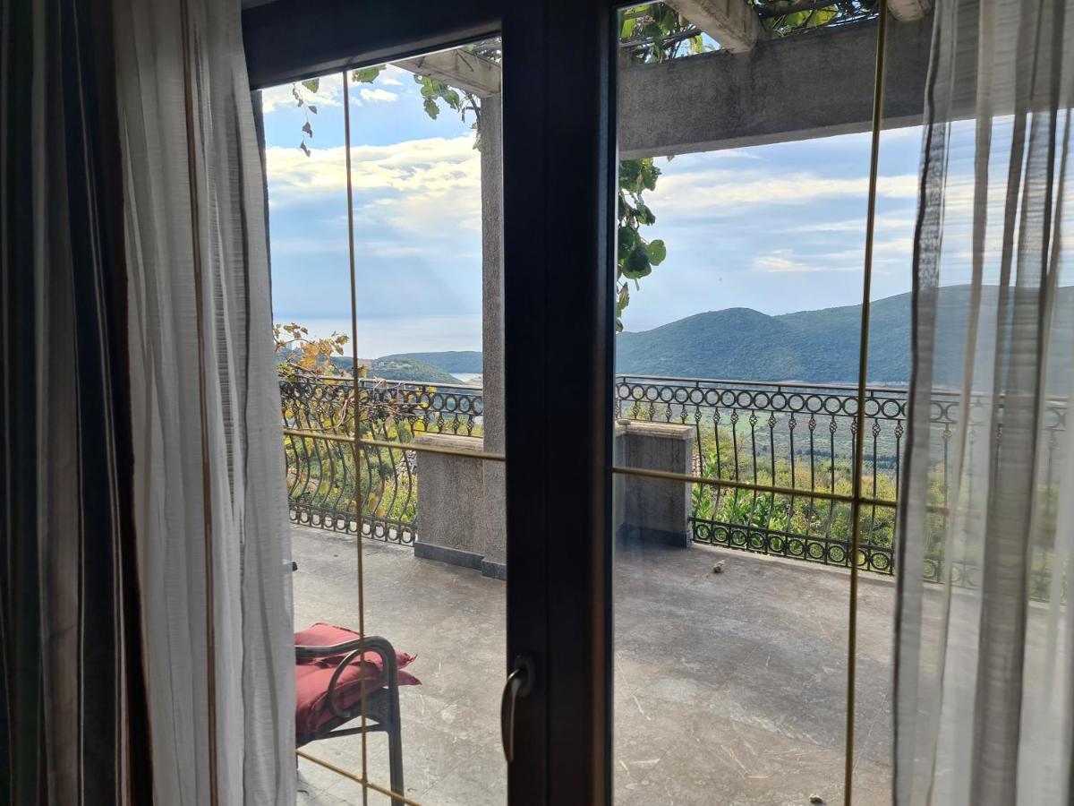 Deloik Ante's Hill House Budva