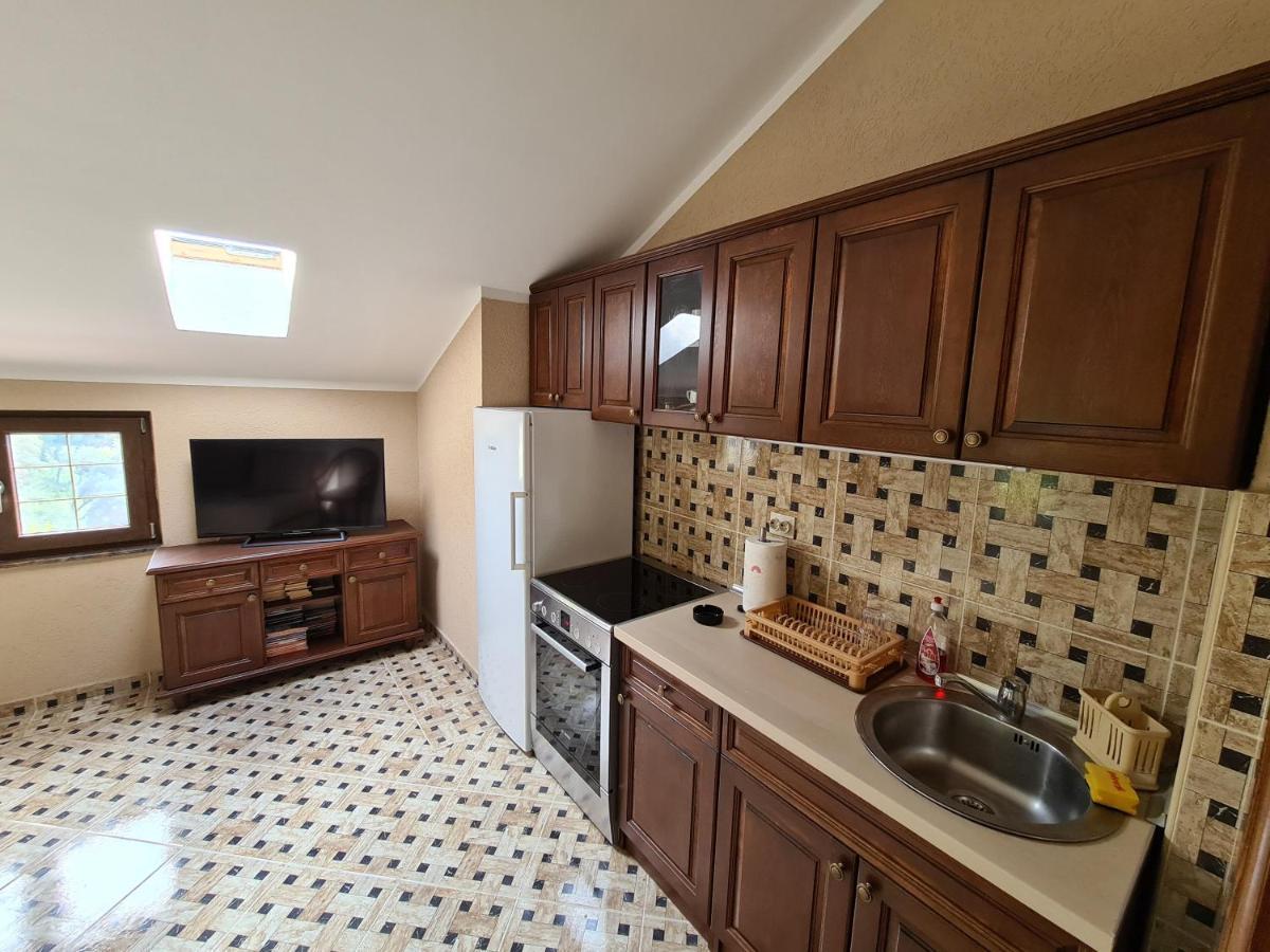 Deloik Ante's Hill House * Budva